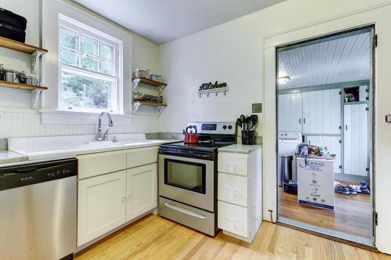 323 Furches Street Raleigh, NC 27607 - Photo 10 of 24 Photo 10