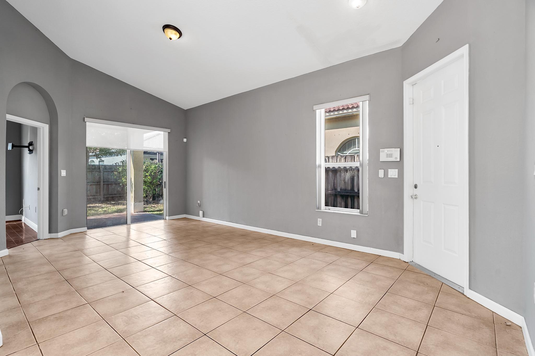2302 Northeast 37th Road Homestead, FL 33033 - Photo 11 of 43 2302 - 013