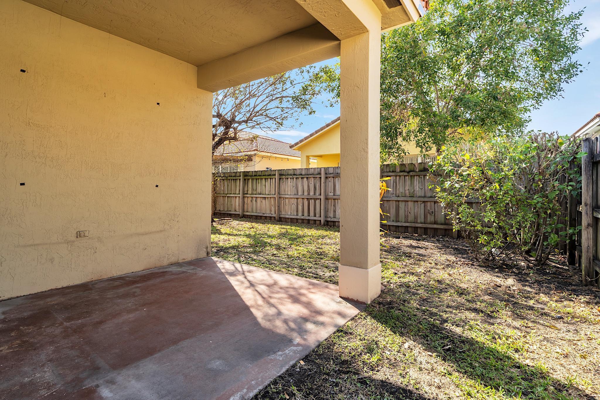 2302 Northeast 37th Road Homestead, FL 33033 - Photo 36 of 43 2302 - 038