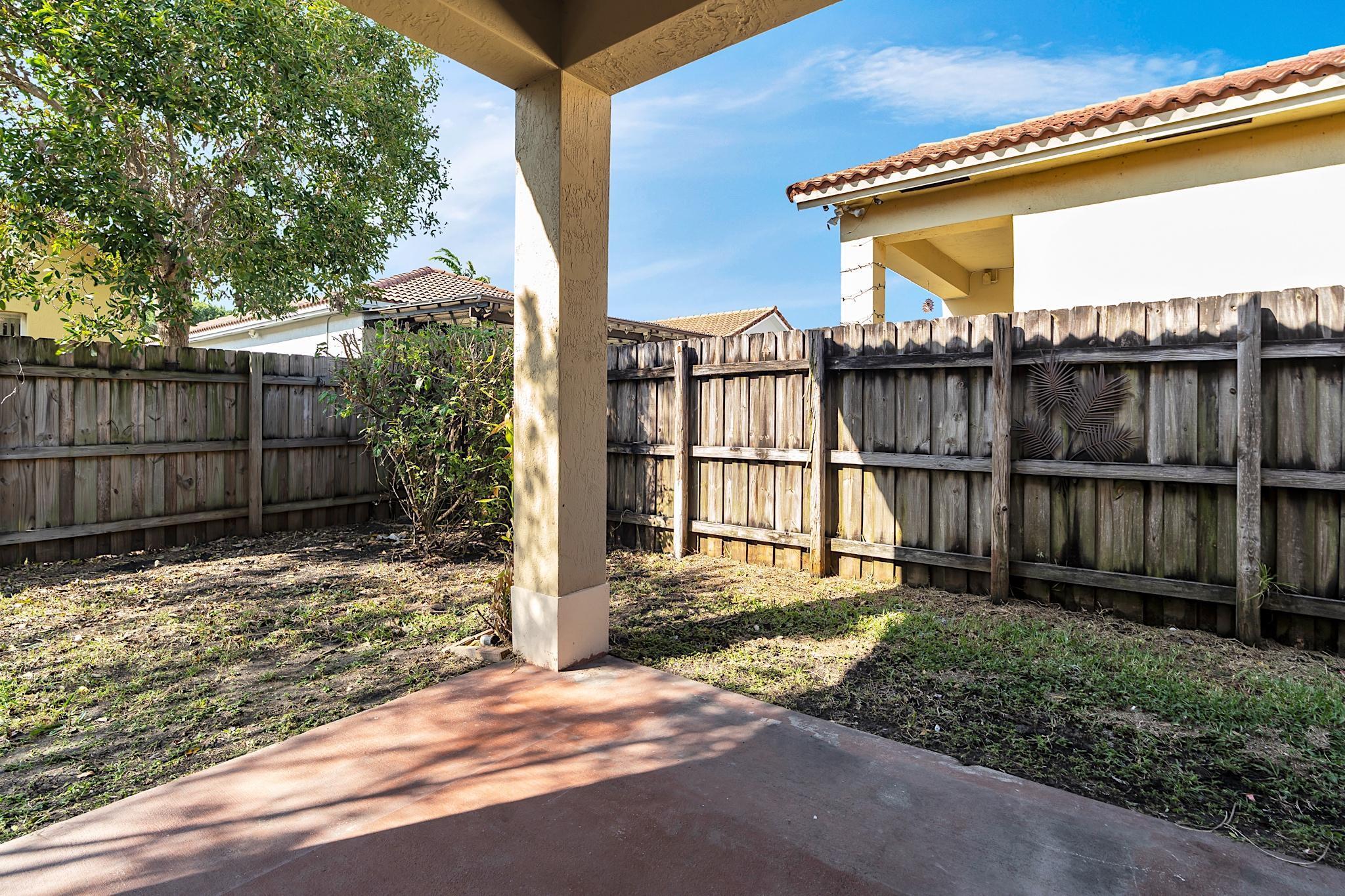 2302 Northeast 37th Road Homestead, FL 33033 - Photo 38 of 43 2302 - 041