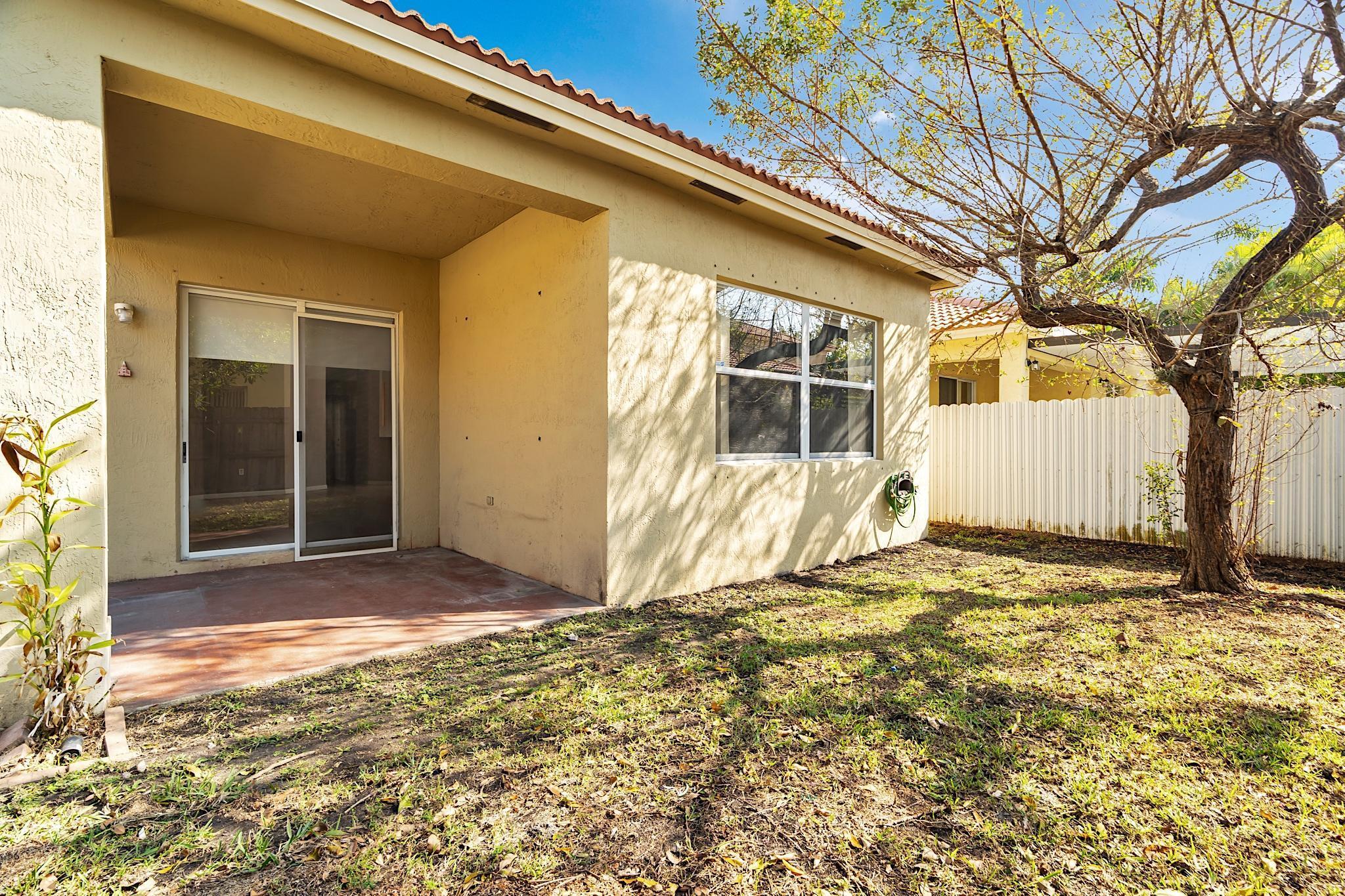2302 Northeast 37th Road Homestead, FL 33033 - Photo 39 of 43 2302 - 042