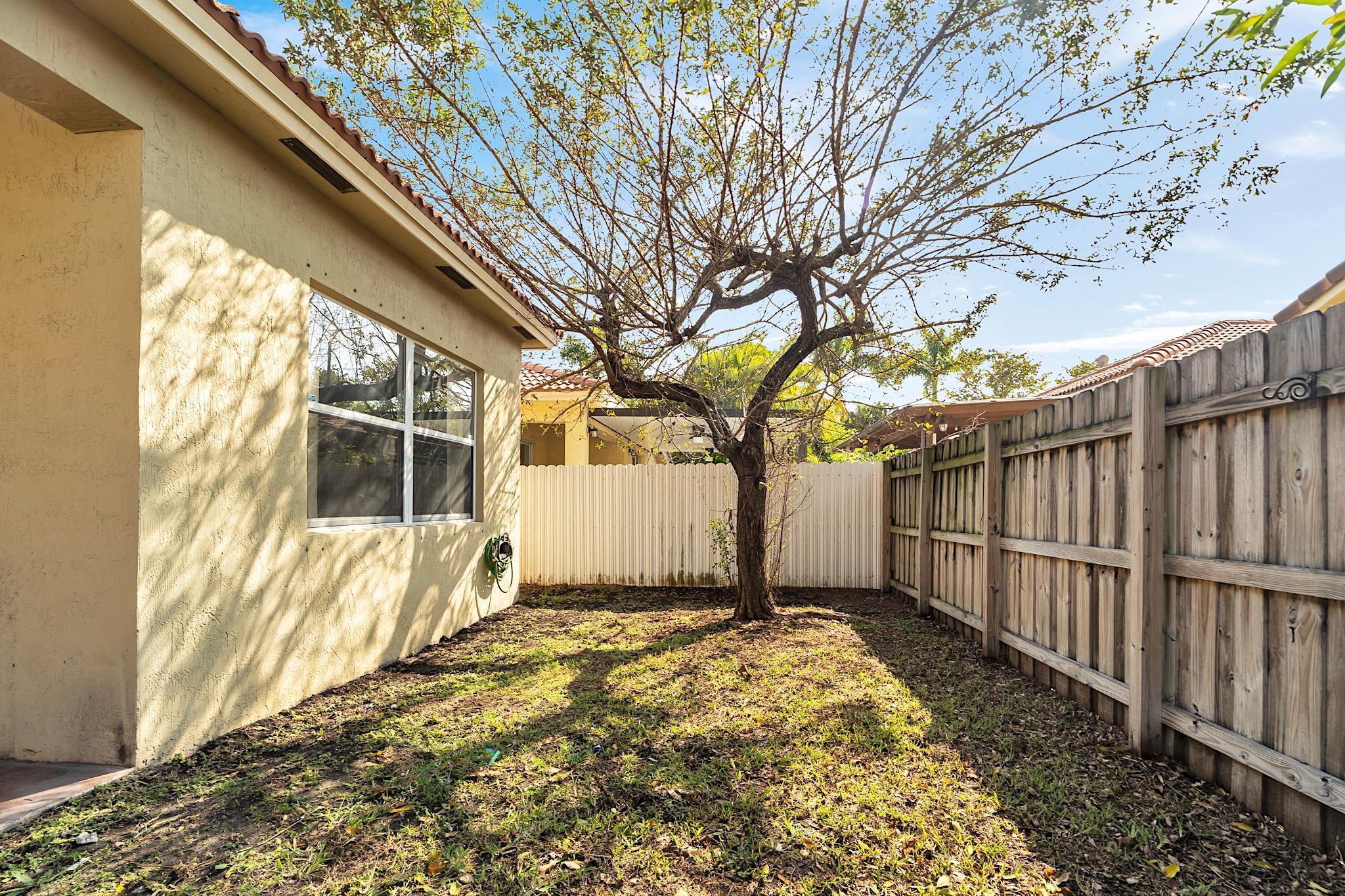 2302 Northeast 37th Road Homestead, FL 33033 - Photo 40 of 43 2302 - 043