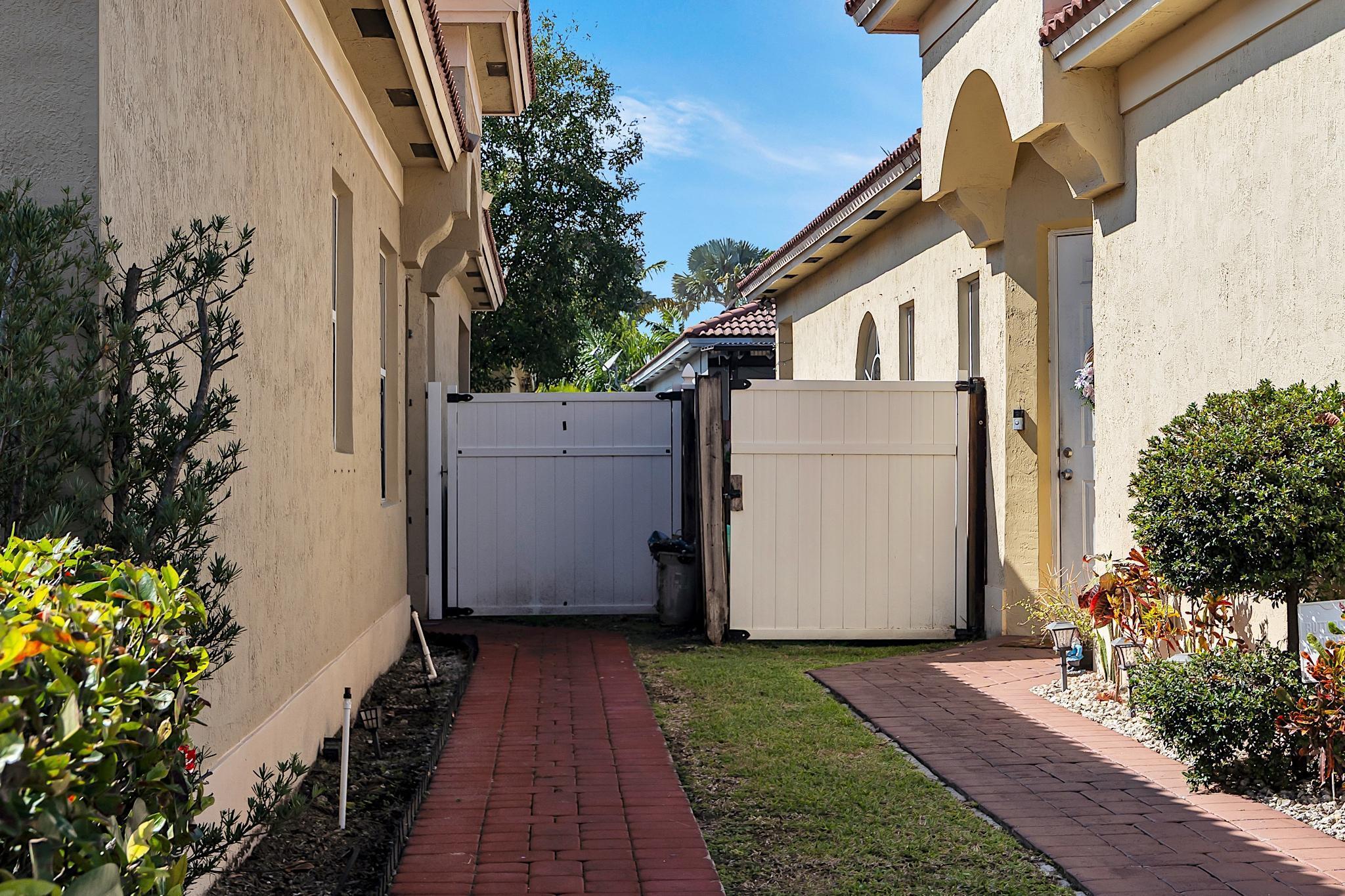 2302 Northeast 37th Road Homestead, FL 33033 - Photo 4 of 43 2302 - 005