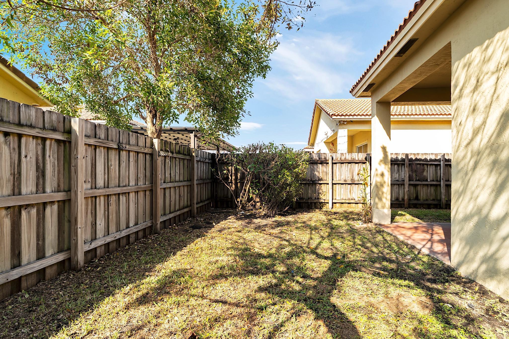 2302 Northeast 37th Road Homestead, FL 33033 - Photo 41 of 43 2302 - 044