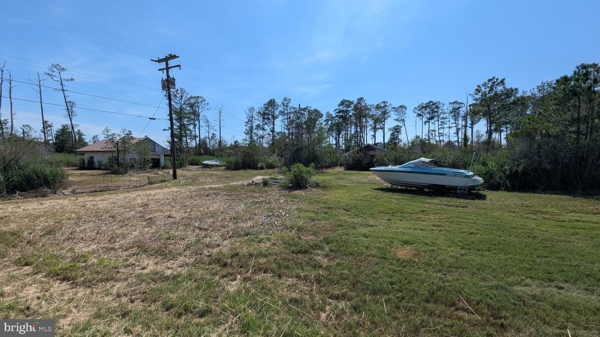 3012 William Maddox Road Crisfield, MD 21817 - Photo 13 of 20 a backyard of a house with lots of green space