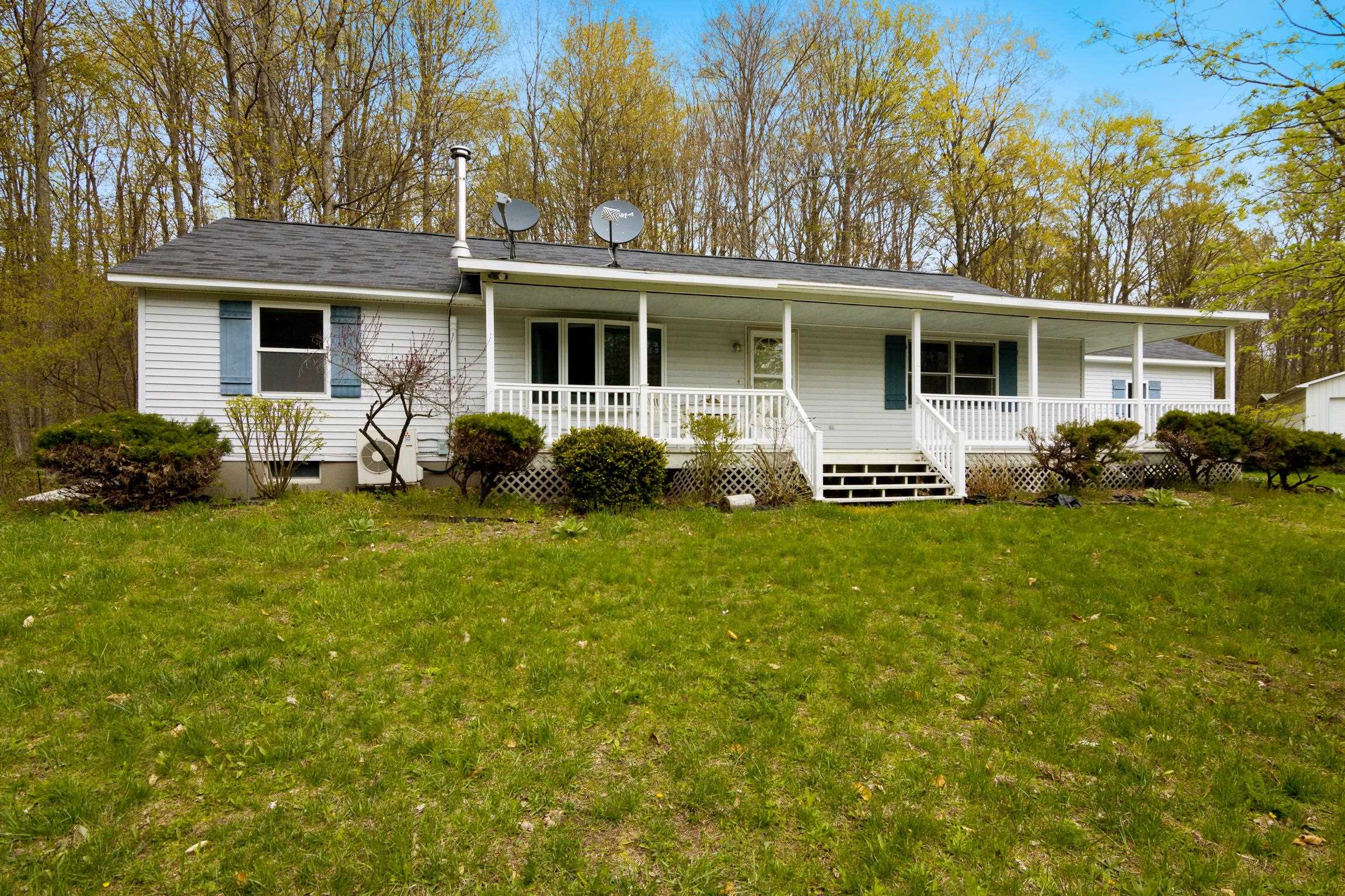 1014 Fairview Beulah, MI 49617 - Photo 3 of 38