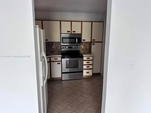 $237,000 | 2526 Carambola Circle North, Unit 1821, Coconut Creek, FL 33066