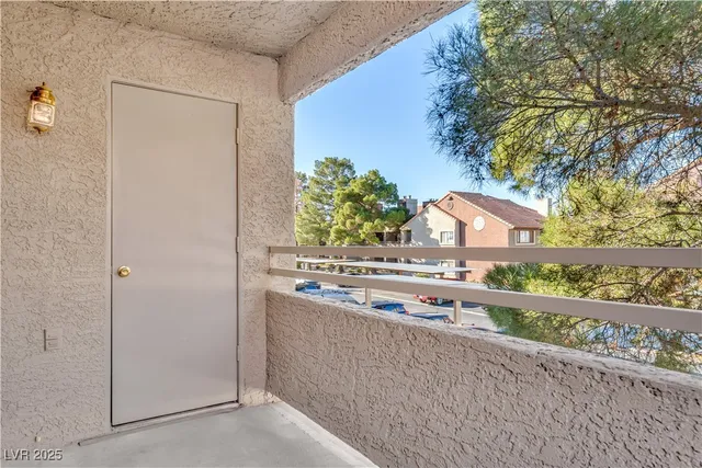 $1,295 | 5026 South Rainbow Boulevard, Unit 201, Las Vegas, NV 89118