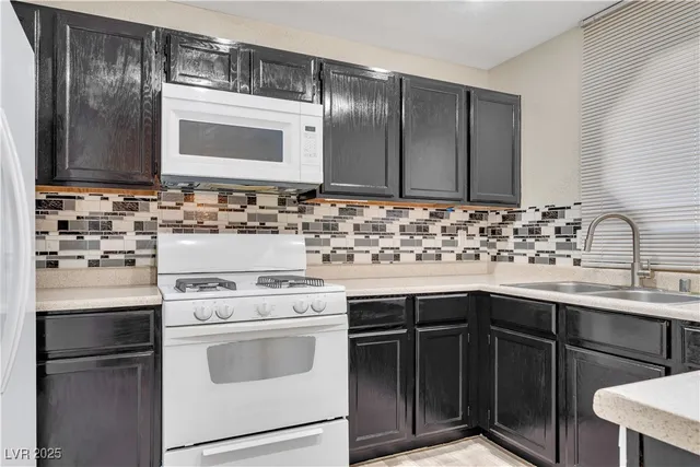 $1,295 | 5026 South Rainbow Boulevard, Unit 201, Las Vegas, NV 89118