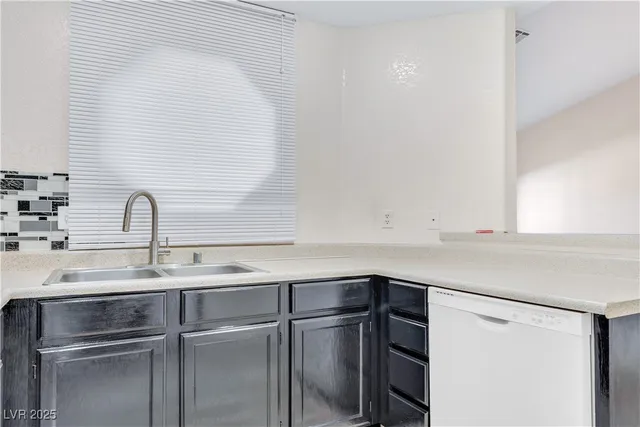 $1,295 | 5026 South Rainbow Boulevard, Unit 201, Las Vegas, NV 89118
