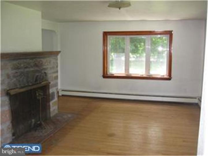 3421 Old York Road Furlong, PA 18925 - Photo 6 of 11 Living Room