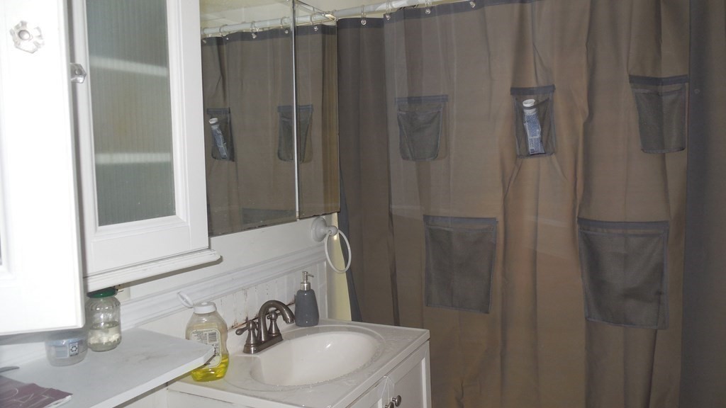 563 Springfield Street Chicopee, MA 01013 - Photo 15 of 21