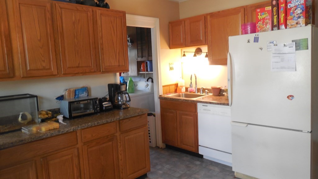 563 Springfield Street Chicopee, MA 01013 - Photo 3 of 21