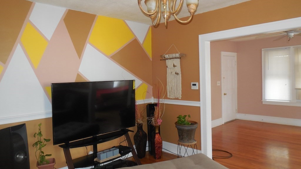 563 Springfield Street Chicopee, MA 01013 - Photo 4 of 21