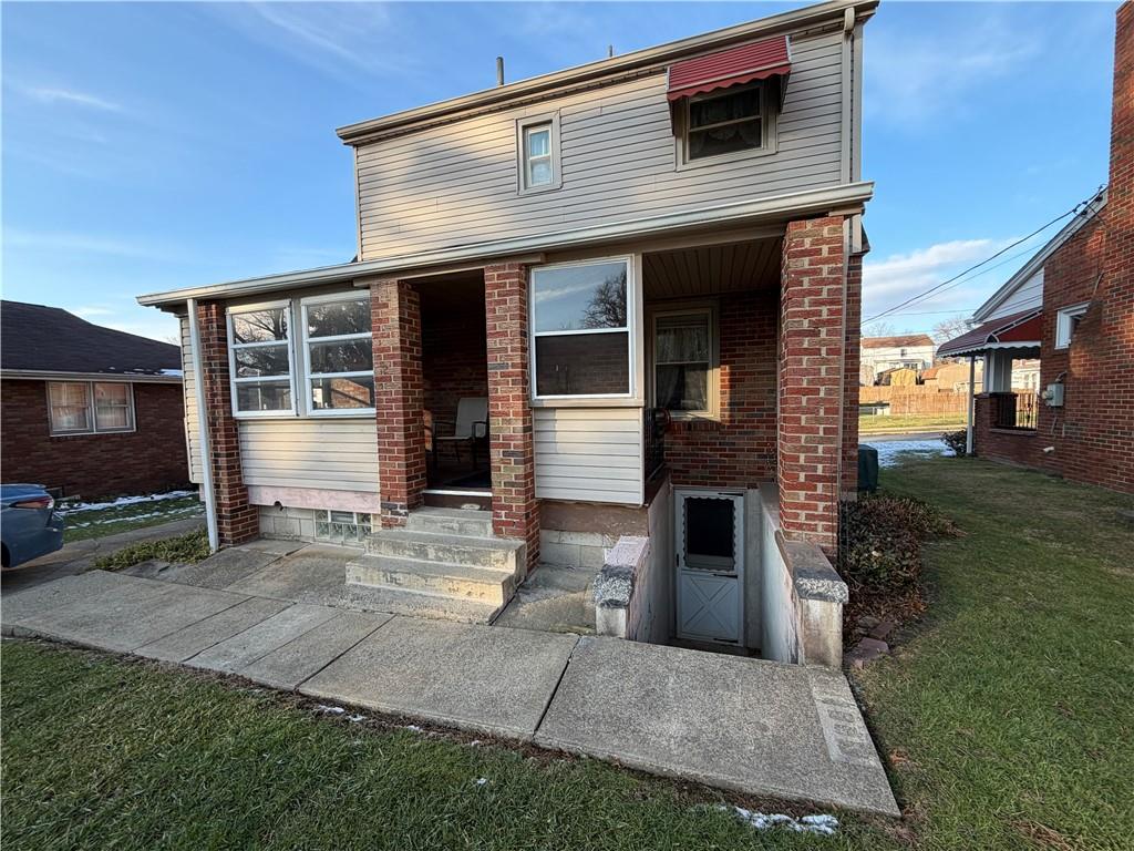 508 Tamplin Street Sharon, PA 16146 - Photo 2 of 29 front view of a house with a yard