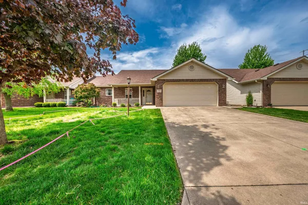 $199,900 | 1221 North Saybrook Lane, Muncie, IN 47304