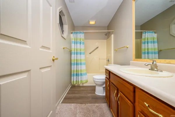 $199,900 | 1221 North Saybrook Lane, Muncie, IN 47304