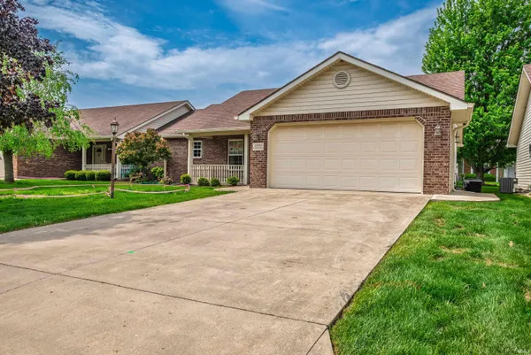 $199,900 | 1221 North Saybrook Lane, Muncie, IN 47304