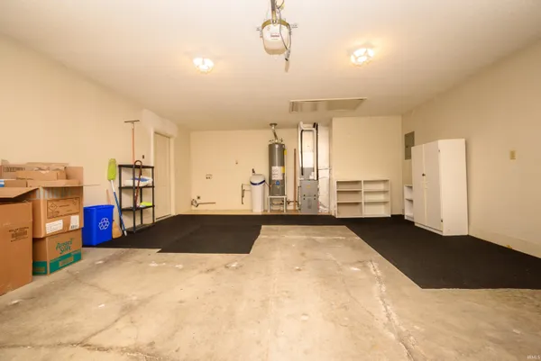 $199,900 | 1221 North Saybrook Lane, Muncie, IN 47304