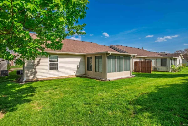 $199,900 | 1221 North Saybrook Lane, Muncie, IN 47304