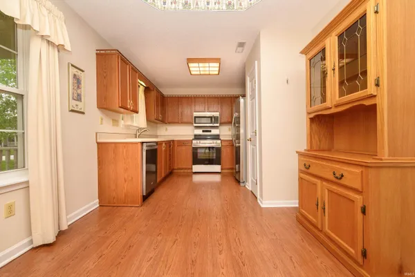 $199,900 | 1221 North Saybrook Lane, Muncie, IN 47304