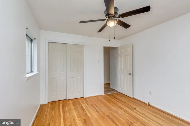 a view of empty room with ceiling fan