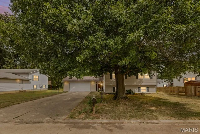 $270,000 | 7803 Jarret Lane, Godfrey, IL 62035