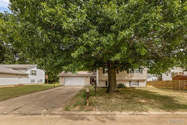 $270,000 | 7803 Jarret Lane, Godfrey, IL 62035