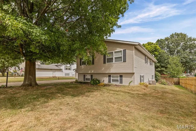 $270,000 | 7803 Jarret Lane, Godfrey, IL 62035