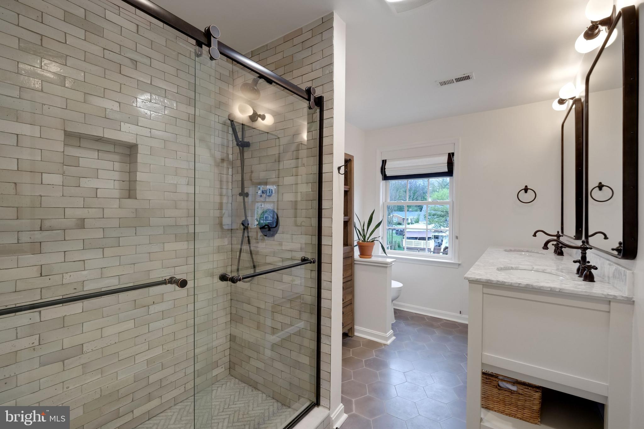 2407 Eccleston Street Silver Spring, MD 20902 - Photo 17 of 31 Primary Bathroom