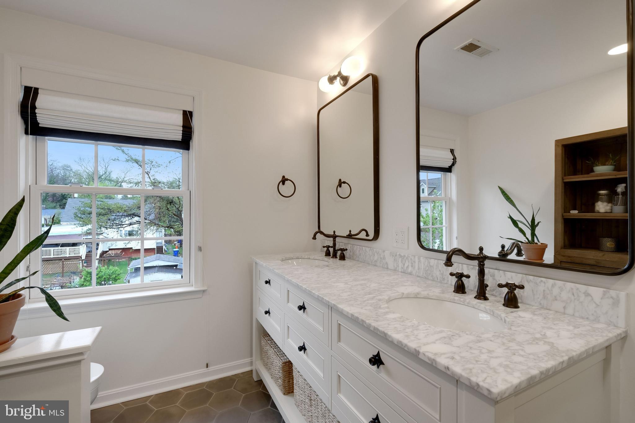 2407 Eccleston Street Silver Spring, MD 20902 - Photo 18 of 31 Primary Bathroom
