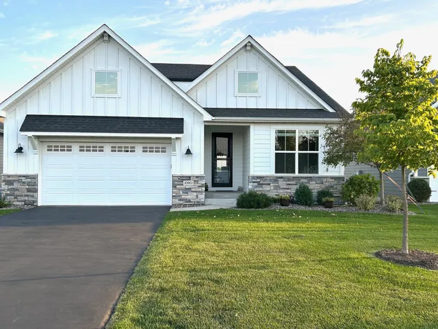 $675,000 | 10961 38th Court North, Lake Elmo, MN 55042