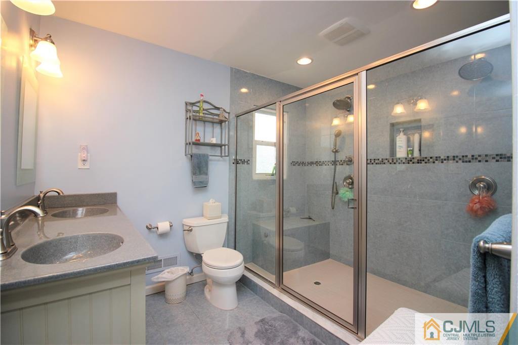 4 Falcon Road East Brunswick, NJ 08816 - Photo 14 of 25 Gallery Image 14