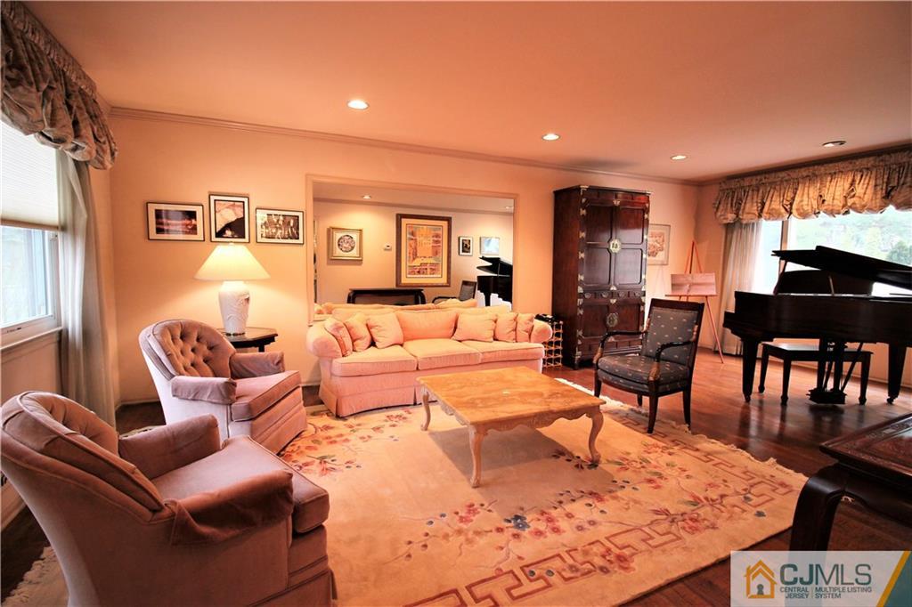 4 Falcon Road East Brunswick, NJ 08816 - Photo 4 of 25 Gallery Image 4