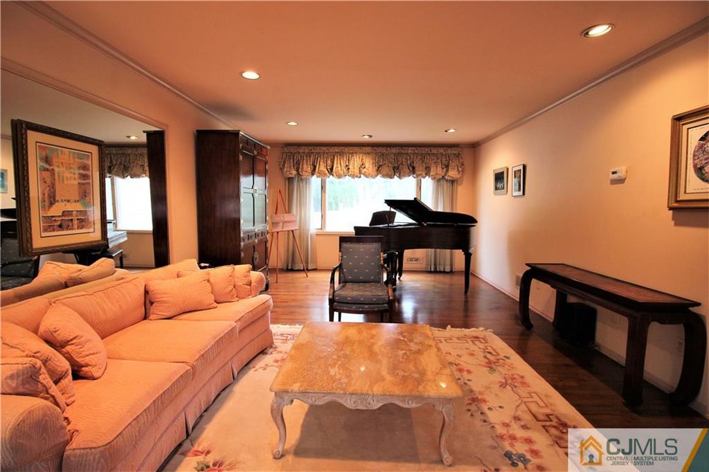 4 Falcon Road East Brunswick, NJ 08816 - Photo 5 of 25 Gallery Image 5