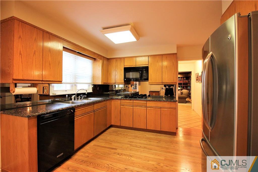 4 Falcon Road East Brunswick, NJ 08816 - Photo 8 of 25 Gallery Image 8