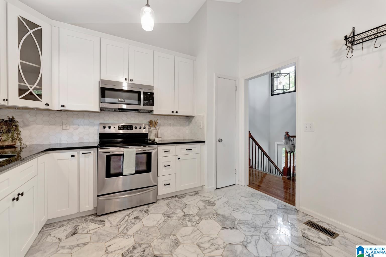 4608 Chablis Way Birmingham, AL 35244 - Photo 9 of 22