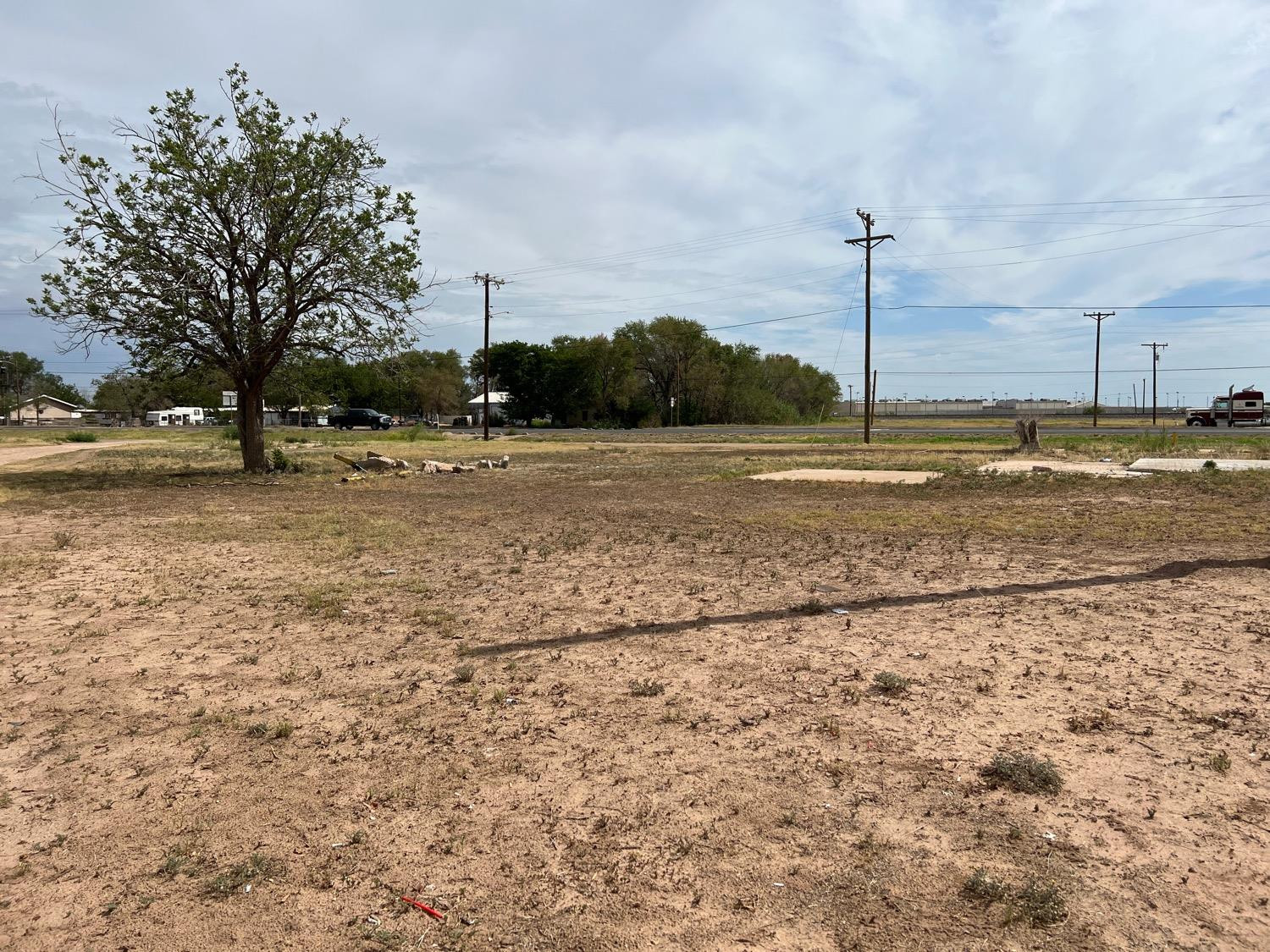 701 North Broadway Street Post, TX 79356 - Photo 5 of 5 a view of a yard with a tree