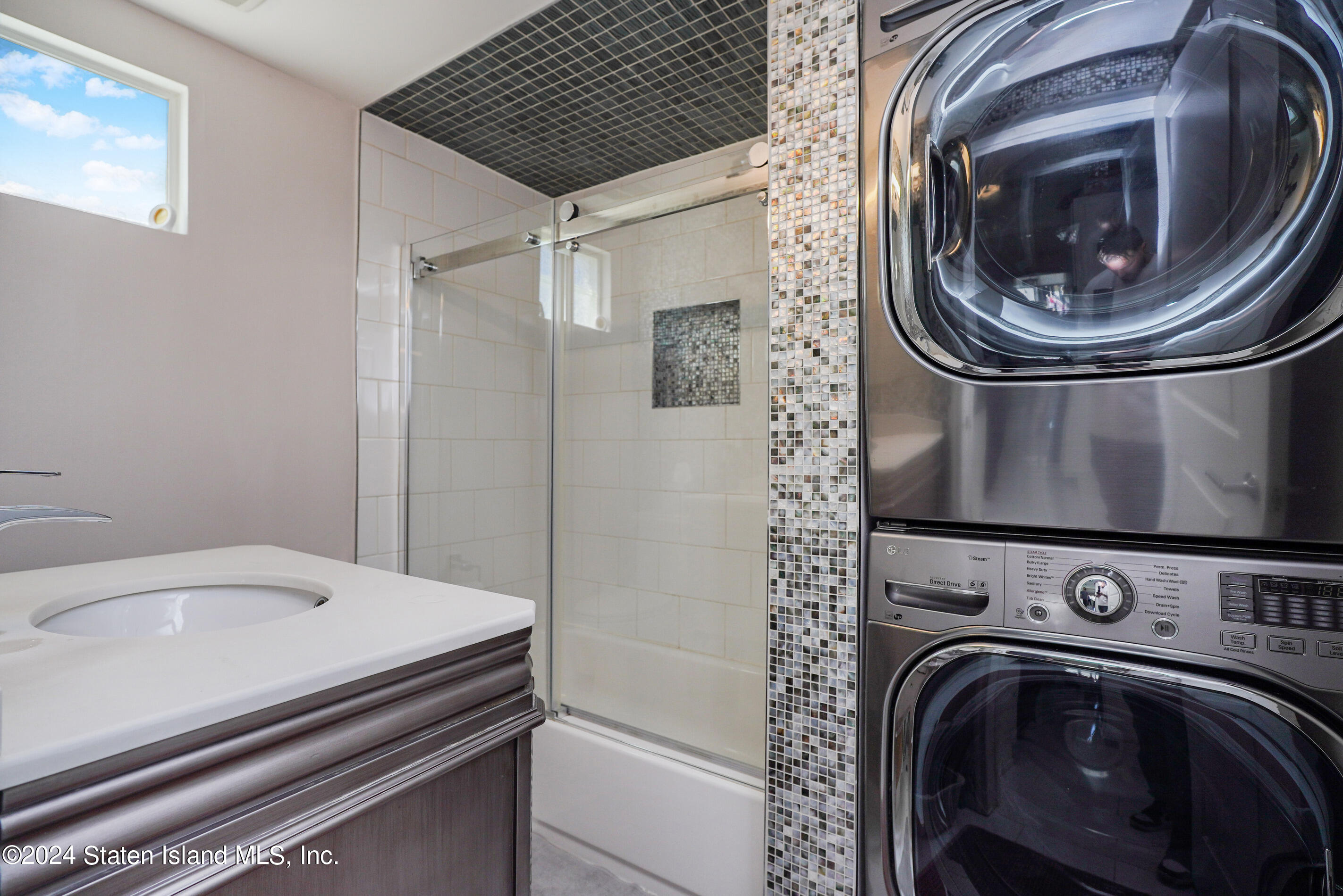 38 Milbank Road Staten Island, NY 10306 - Photo 14 of 30 a utility room with dryer and washer