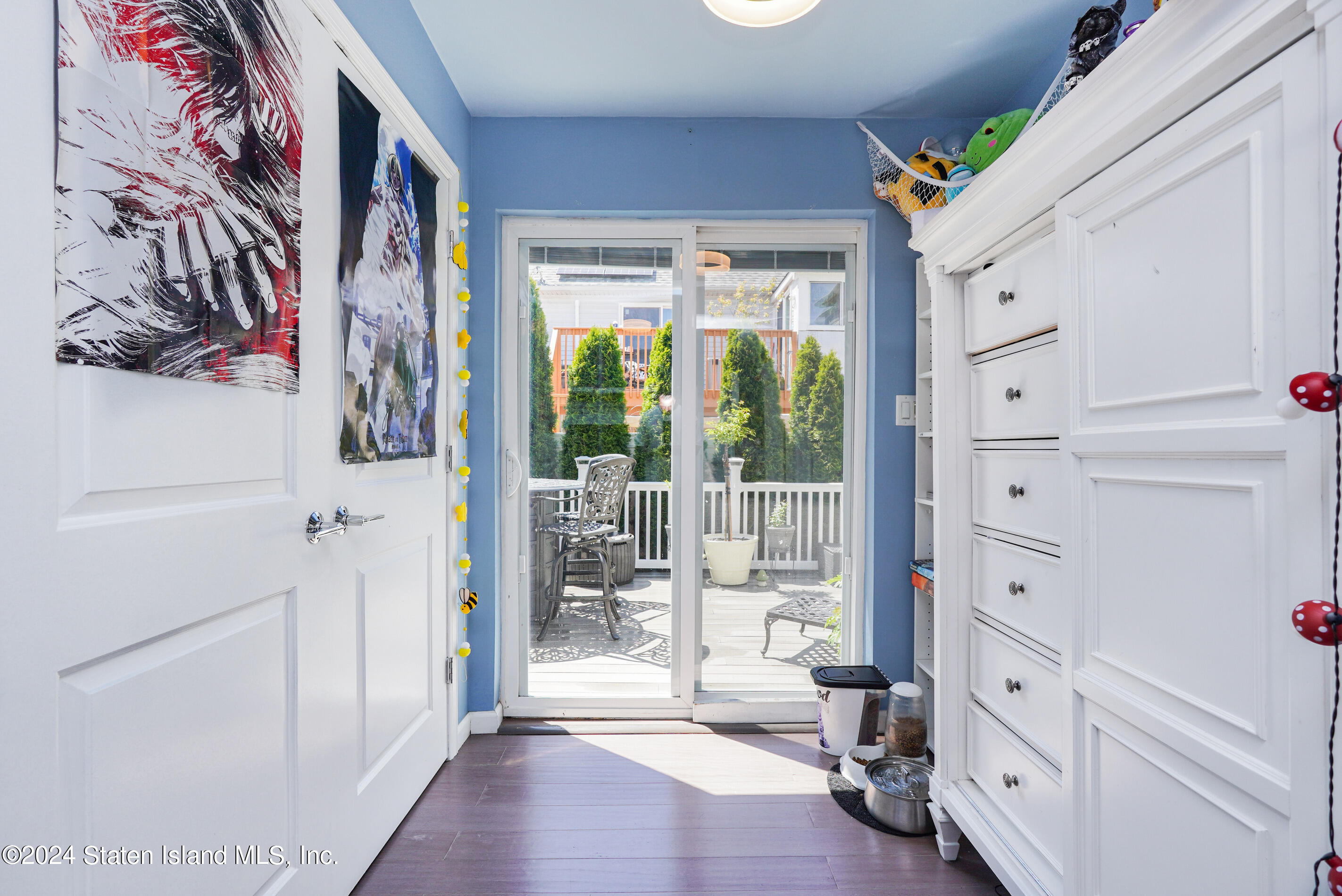 38 Milbank Road Staten Island, NY 10306 - Photo 16 of 30 a view of an entryway with wooden floor