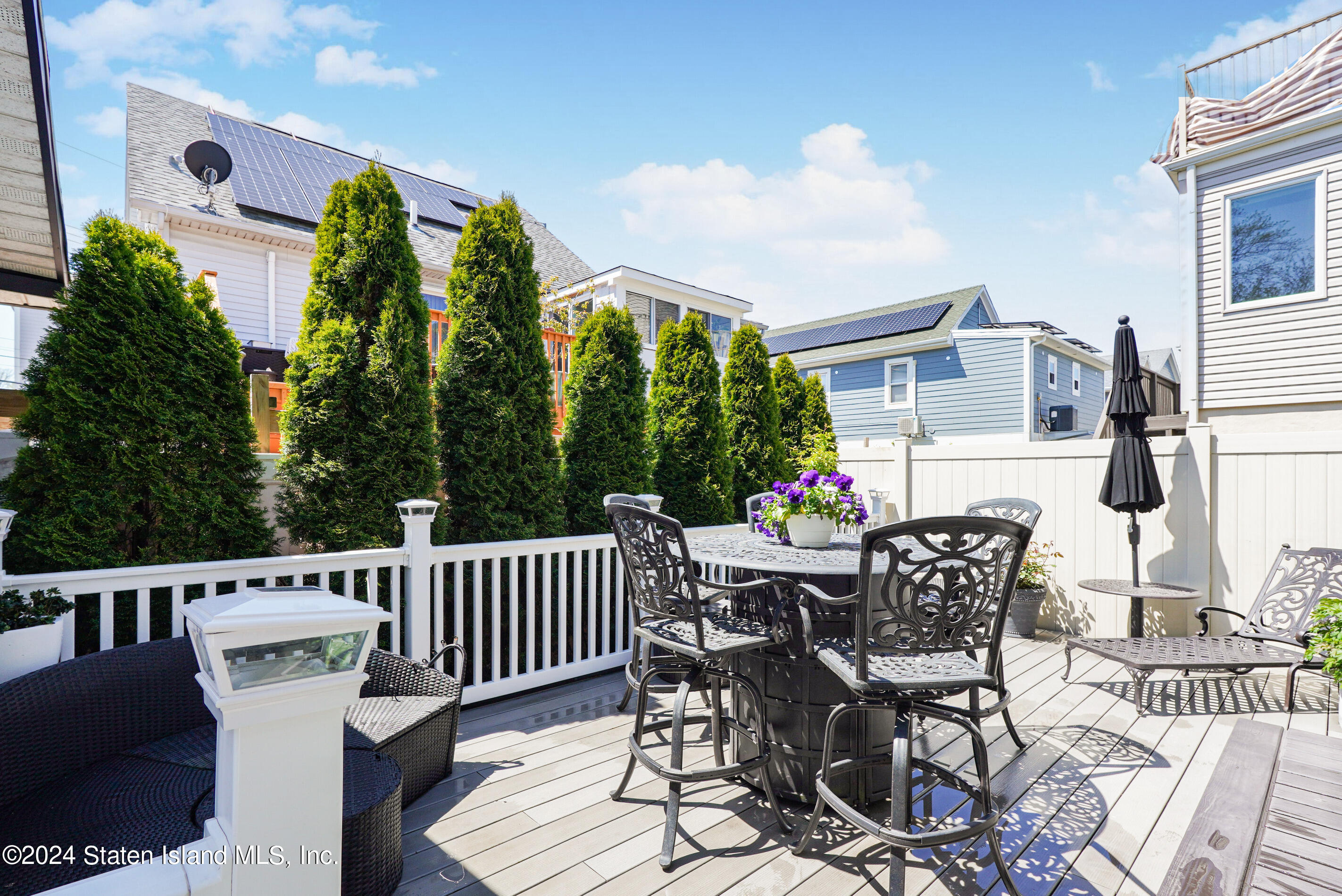 38 Milbank Road Staten Island, NY 10306 - Photo 30 of 30 a view of a chairs and table in the patio