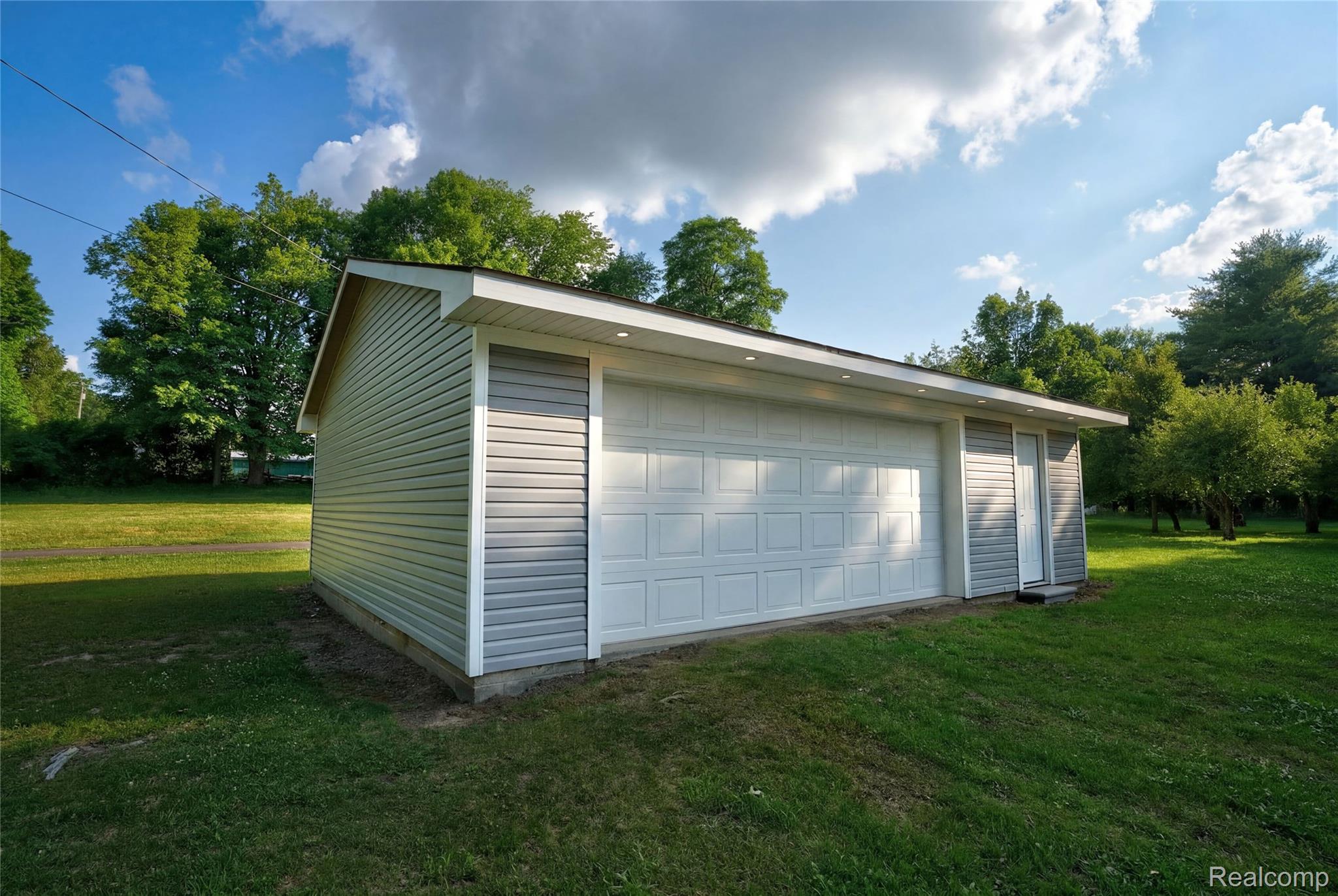 1715 North Oxford Road Oxford, MI 48371 - Photo 22 of 29 1715 N Oxford Rd 12.jpg