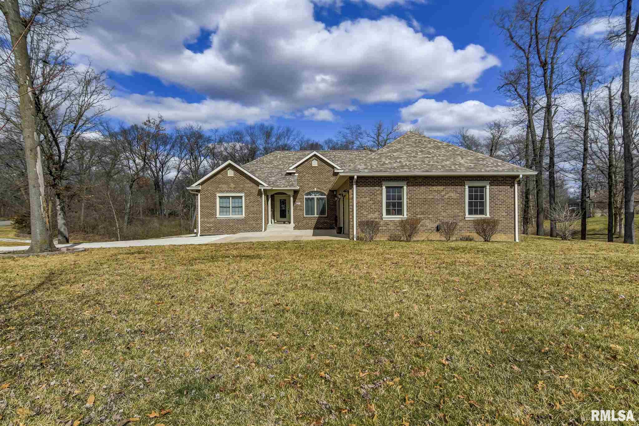 402 Timber Creek Road Jacksonville, IL 62650 - Photo 1 of 44 Gallery Image 1