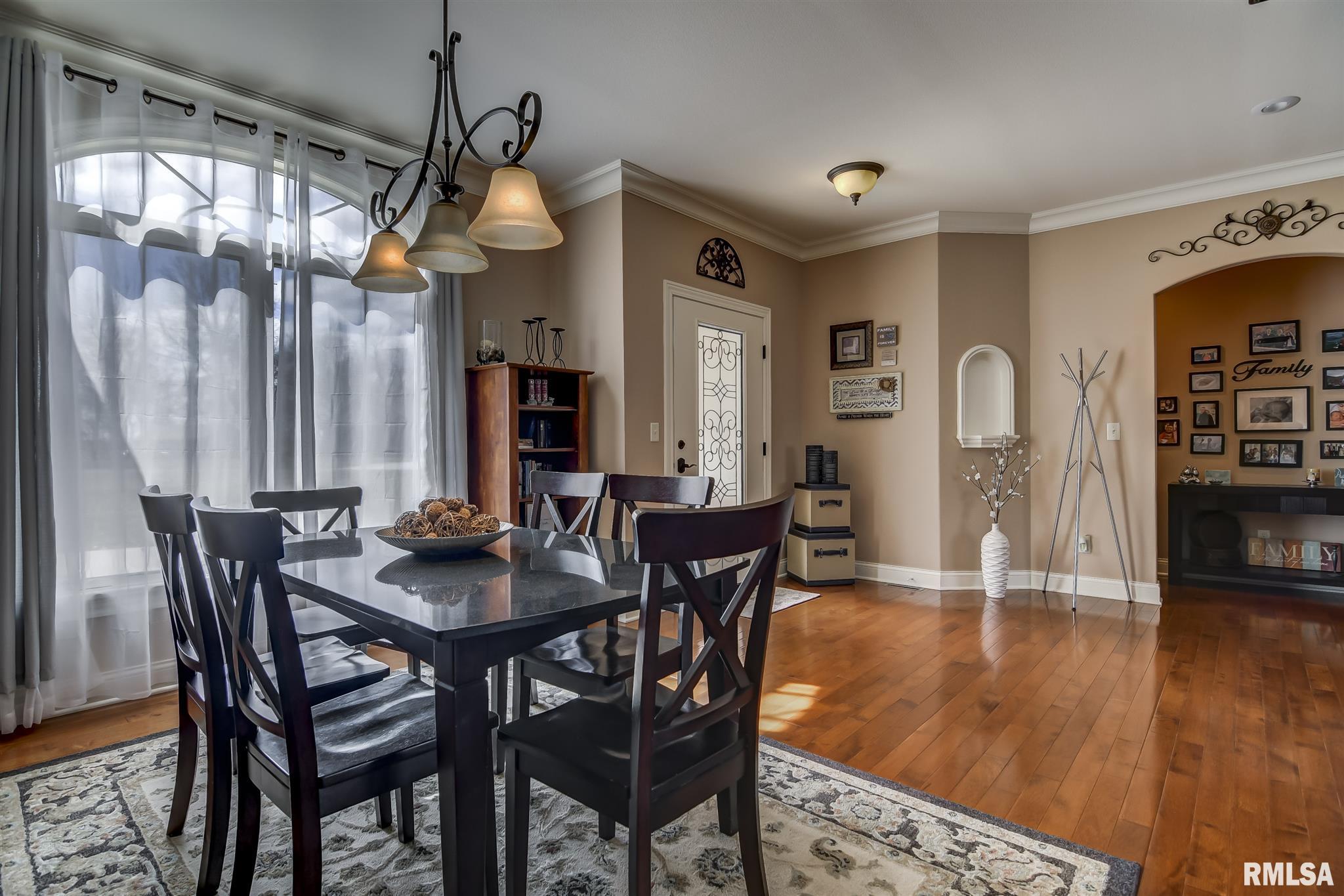 402 Timber Creek Road Jacksonville, IL 62650 - Photo 12 of 44 Gallery Image 12