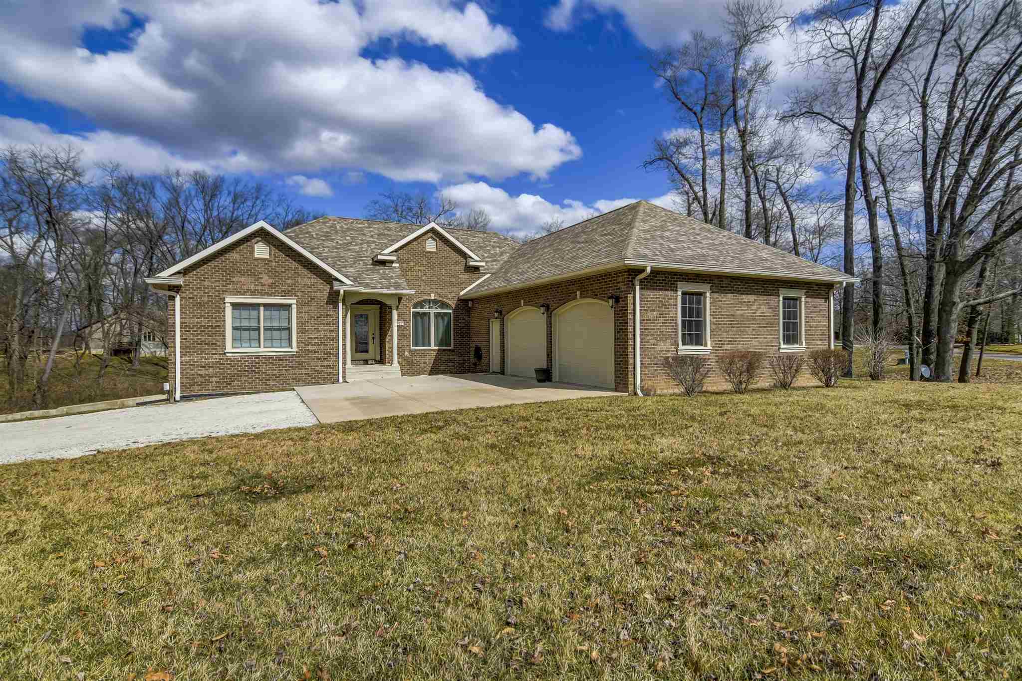 402 Timber Creek Road Jacksonville, IL 62650 - Photo 2 of 44 Gallery Image 2