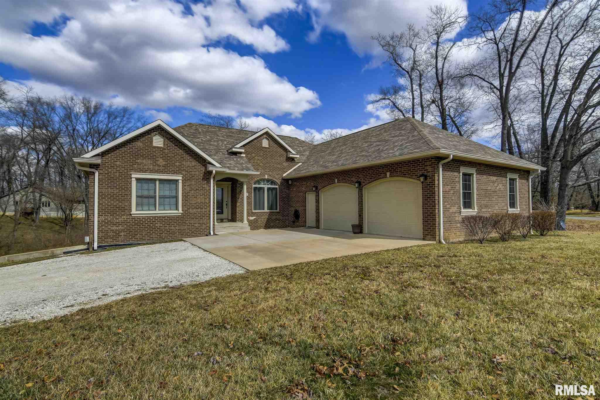 402 Timber Creek Road Jacksonville, IL 62650 - Photo 4 of 44 Gallery Image 4
