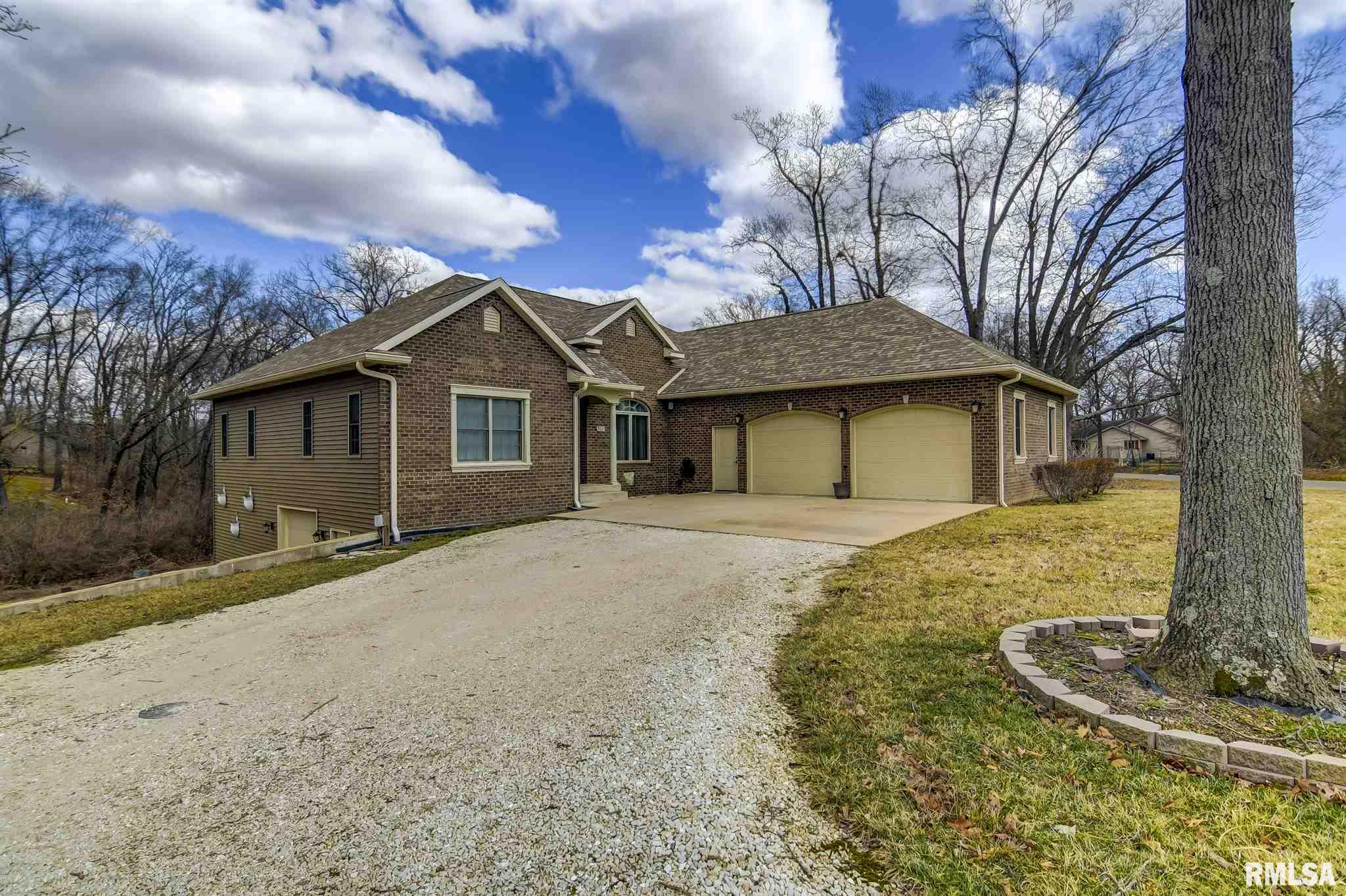 402 Timber Creek Road Jacksonville, IL 62650 - Photo 5 of 44 Gallery Image 5