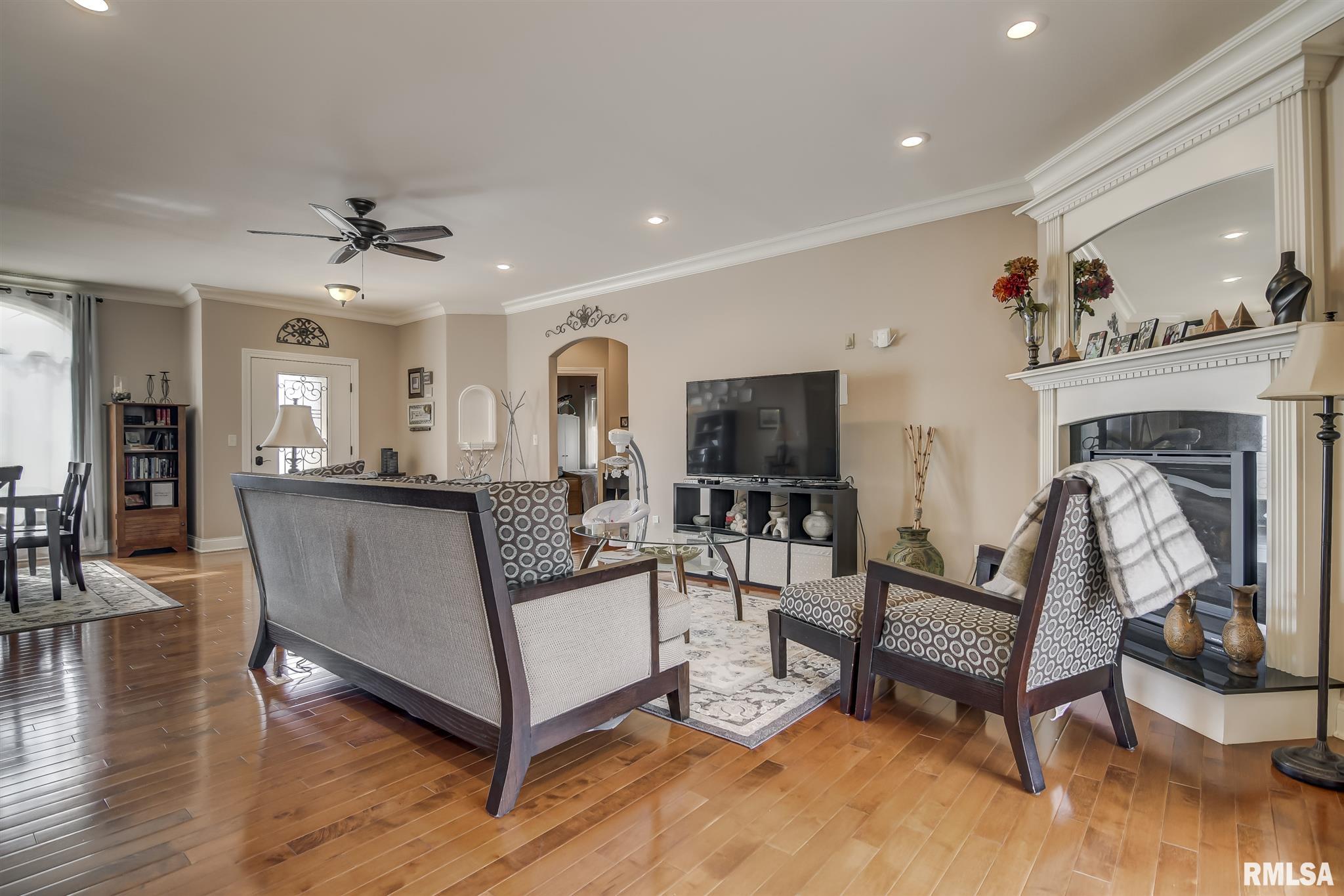 402 Timber Creek Road Jacksonville, IL 62650 - Photo 10 of 44 Gallery Image 10