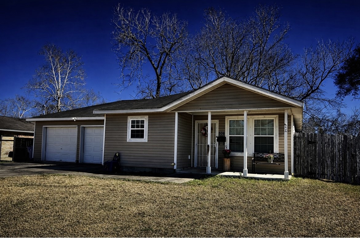 708 East 6th Street Sweeny, TX 77480 - Photo 1 of 12