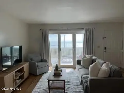 $1,800 | 1308 Carolina Beach Avenue North, Unit 2A, Carolina Beach, NC 28428